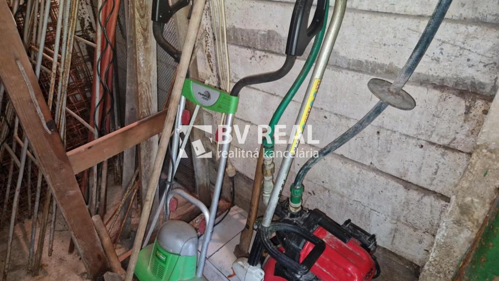 BV REAL predaj murovaná chata so záhradou Prievidza FM2285