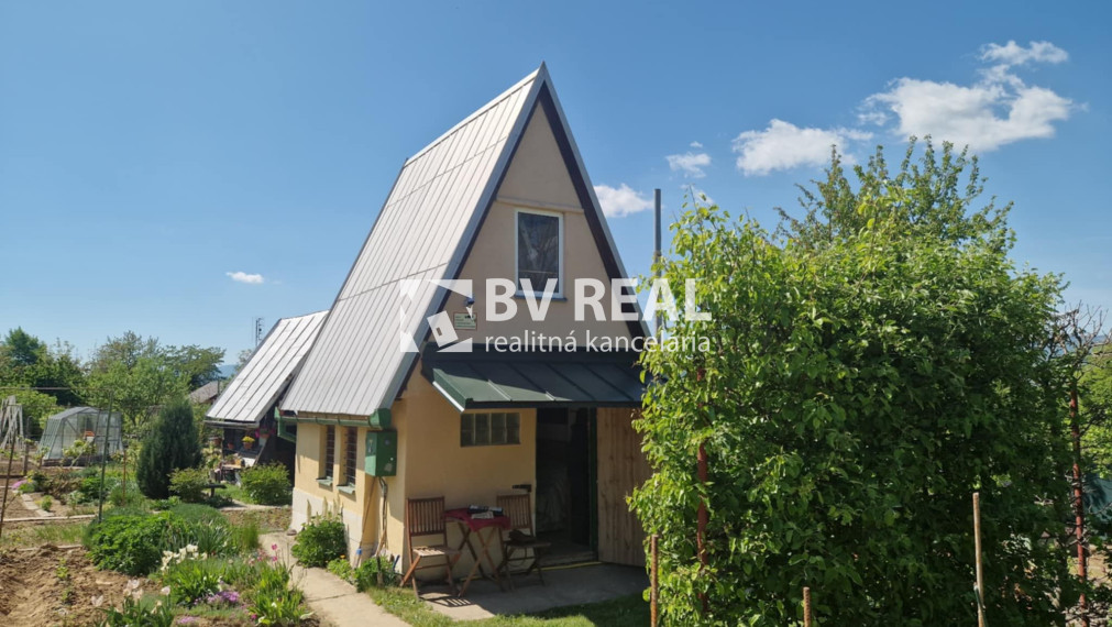 BV REAL predaj murovaná chata so záhradou Prievidza FM2285