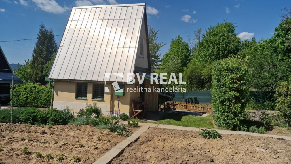 BV REAL predaj murovaná chata so záhradou Prievidza FM2285