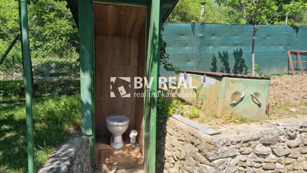 BV REAL predaj murovaná chata so záhradou Prievidza FM2285