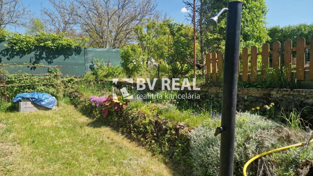 BV REAL predaj murovaná chata so záhradou Prievidza FM2285