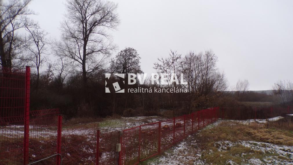 BV REAL Na predaj komerčný pozemok 1259 m2 Prievidza FM1960