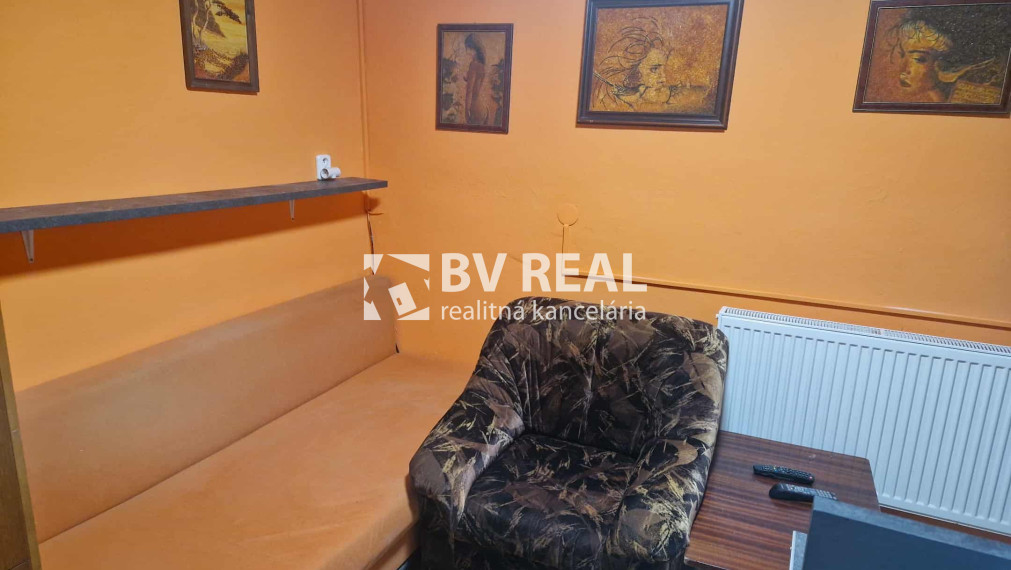BV REAL Na prenájom byt v rodinnom dome Prievidza FM2345