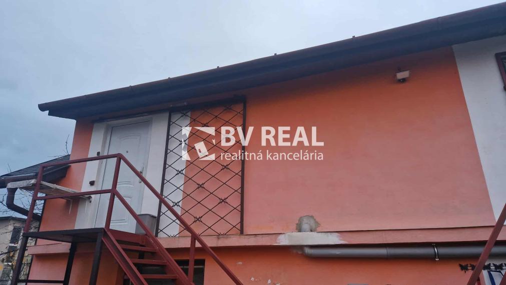 BV REAL Na prenájom byt v rodinnom dome Prievidza FM2345