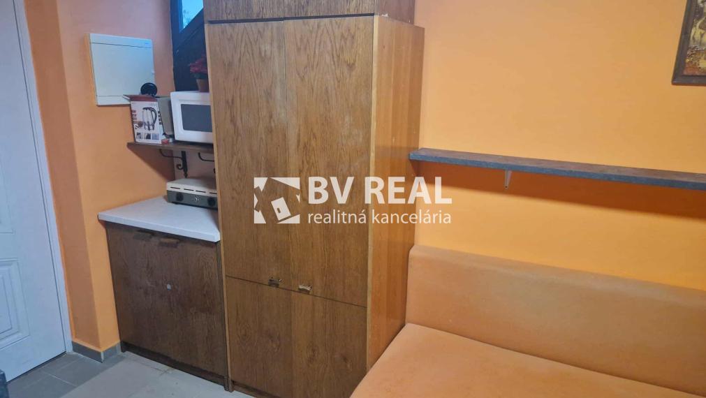 BV REAL Na prenájom byt v rodinnom dome Prievidza FM2345