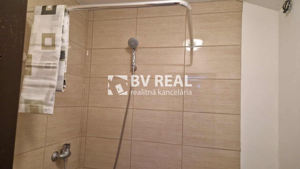 BV REAL Na prenájom byt v rodinnom dome Prievidza FM2345