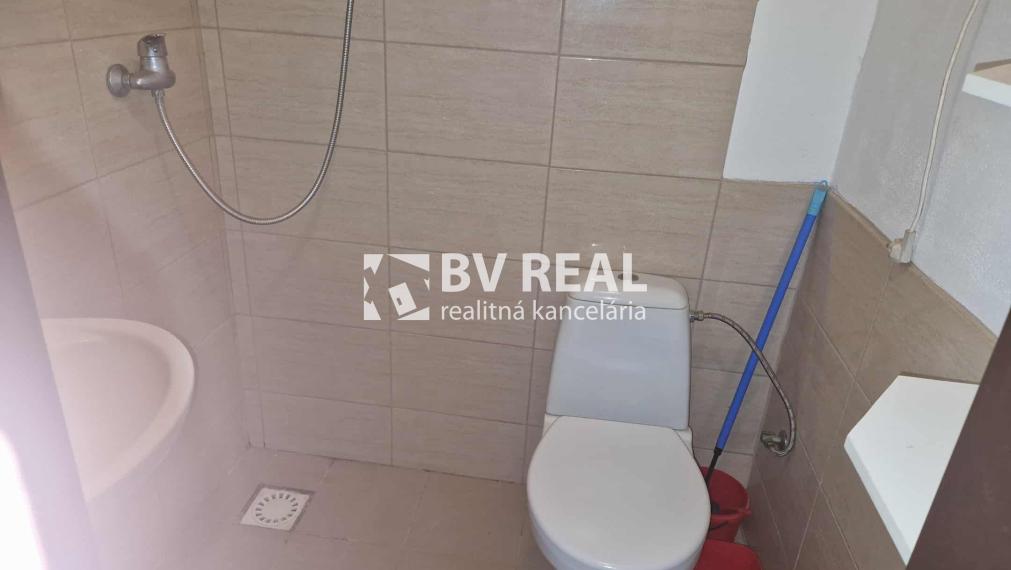 BV REAL Na prenájom byt v rodinnom dome Prievidza FM2345