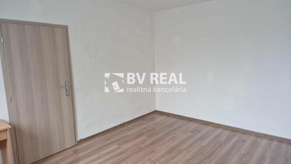 BV REAL Na prenájom 1 izbový byt Prievidza FM2342