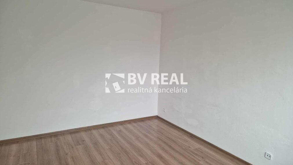BV REAL Na prenájom 1 izbový byt Prievidza FM2342