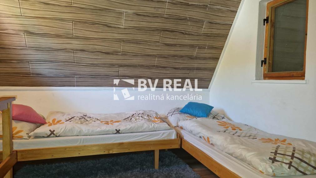 BV REAL predaj murovaná chata so záhradou Prievidza FM2356