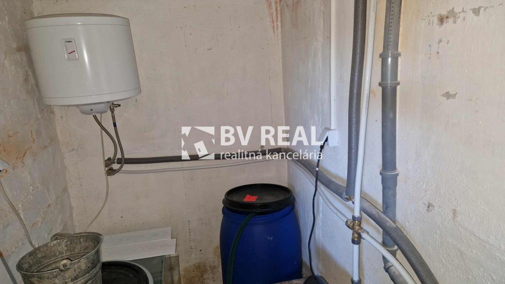 BV REAL predaj murovaná chata so záhradou Prievidza FM2356