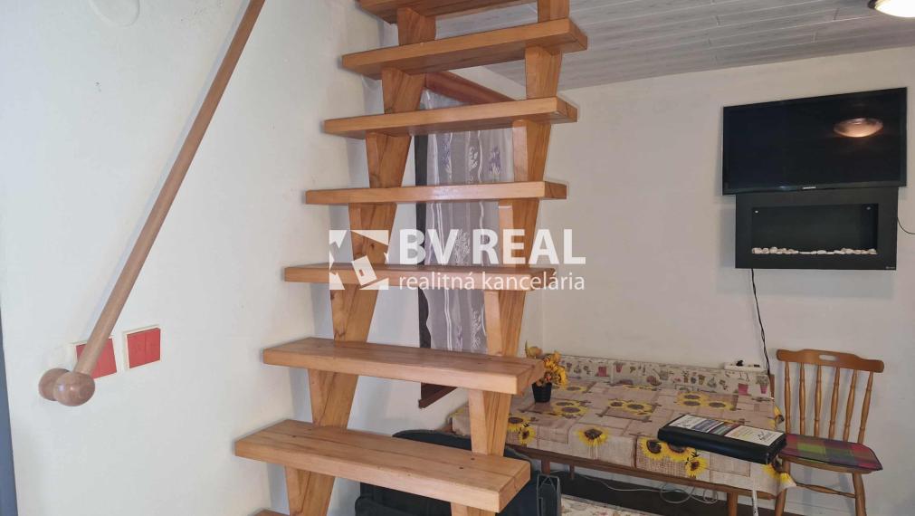 BV REAL predaj murovaná chata so záhradou Prievidza FM2356