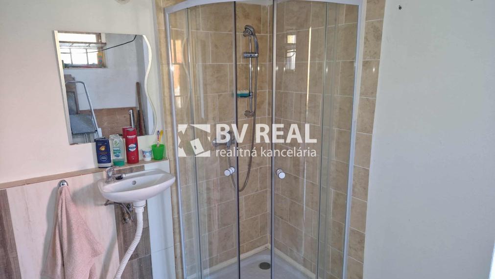 BV REAL predaj murovaná chata so záhradou Prievidza FM2356
