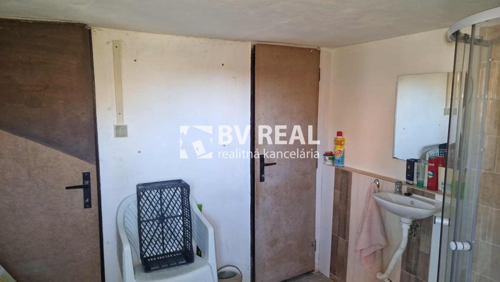 BV REAL predaj murovaná chata so záhradou Prievidza FM2356