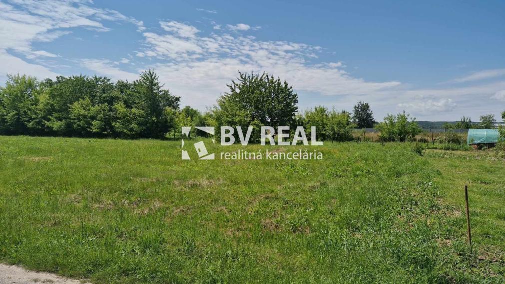 BV REAL Na predaj stavebný pozemok obec Borčany FM2013