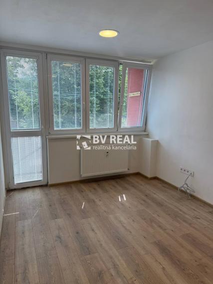 BV REAL Na predaj 3 izbový byt Handlová FM2293