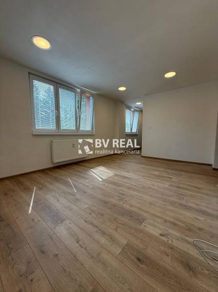 BV REAL Na predaj 3 izbový byt Handlová FM2293