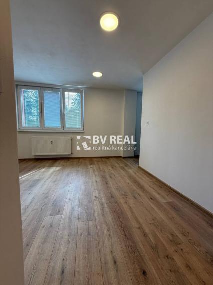 BV REAL Na predaj 3 izbový byt Handlová FM2293