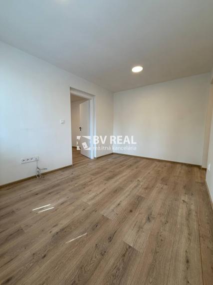 BV REAL Na predaj 3 izbový byt Handlová FM2293