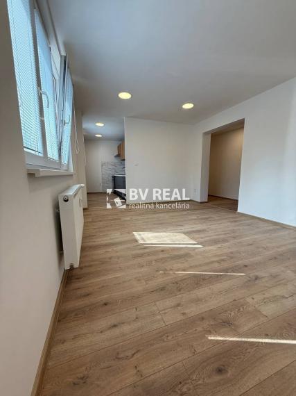 BV REAL Na prenájom 3 izbový byt Handlová FM2292