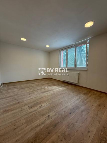 BV REAL Na prenájom 3 izbový byt Handlová FM2292