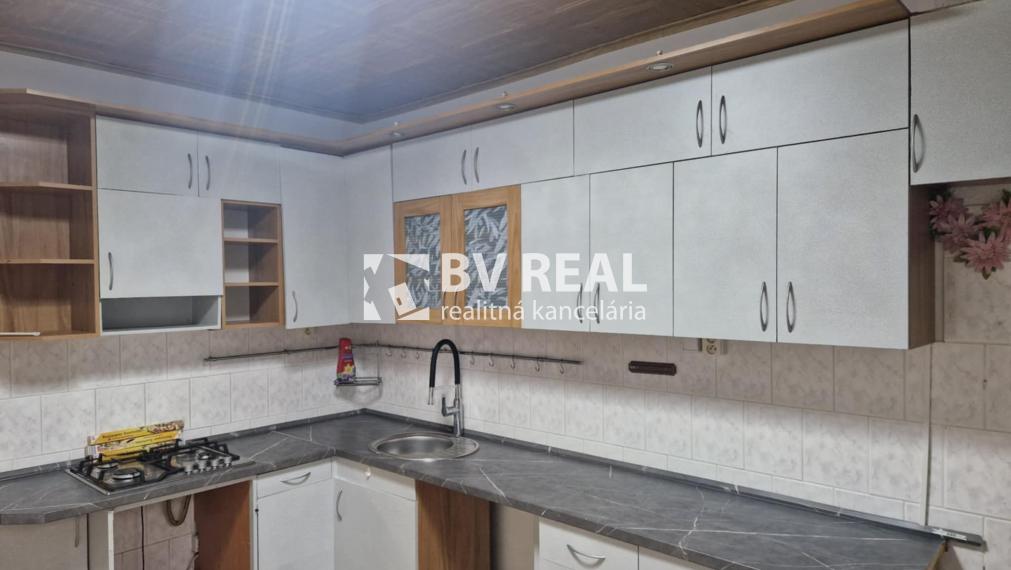 BV REAL Na predaj 4 izbový byt Handlová FM2176