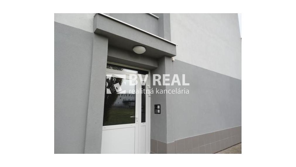 BV REAL Na predaj garsónka Prievidza FM2360