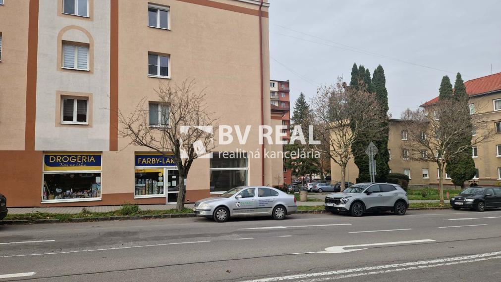 BV REAL Na prenájom komerčný priestor 28 m2 Handlová FM2361