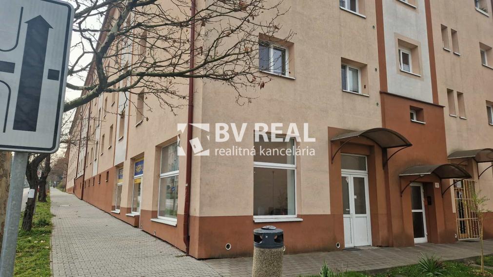 BV REAL Na prenájom komerčný priestor 28 m2 Handlová FM2361