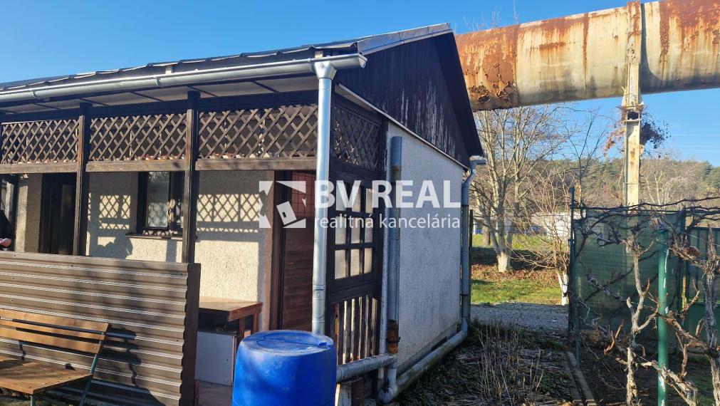 BV REAL Na predaj murovaná chata so záhradou Nováky FM2364