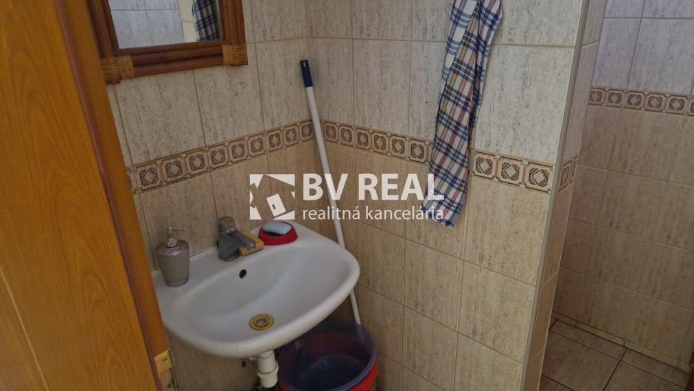 BV REAL Na prenájom polyfunkčná budova Prievidza FM2365