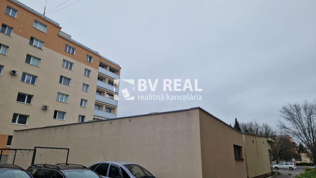 BV REAL Na prenájom polyfunkčná budova Prievidza FM2365