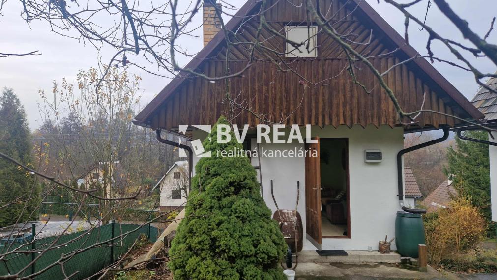 BV REAL Na predaj murovaná chata a záhrada Lutila FM2366