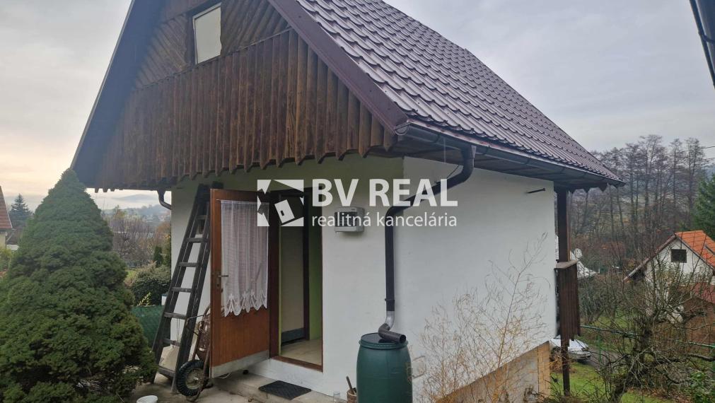BV REAL Na predaj murovaná chata a záhrada Lutila FM2366