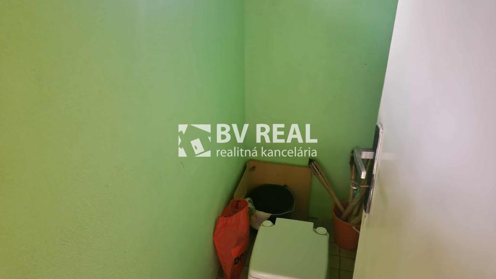 BV REAL Na predaj murovaná chata a záhrada Lutila FM2366