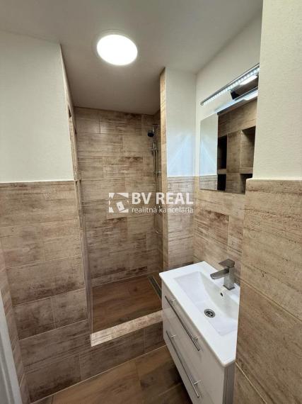 BV REAL Na prenájom 3 izbový byt Handlová FM2305