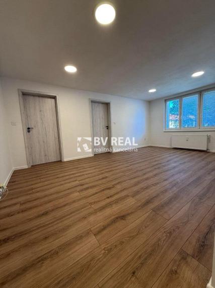 BV REAL Na prenájom 3 izbový byt Handlová FM2305