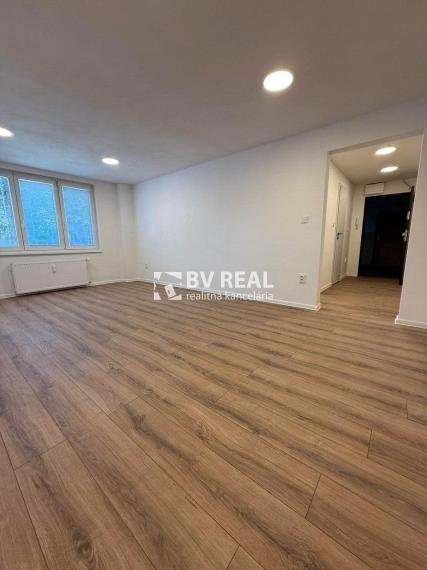 BV REAL Na prenájom 3 izbový byt Handlová FM2305