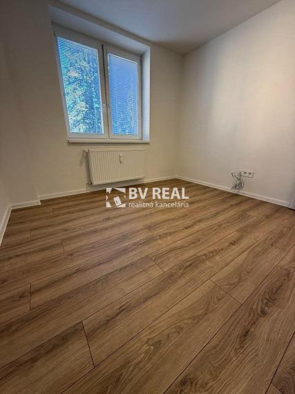 BV REAL Na prenájom 3 izbový byt Handlová FM2305