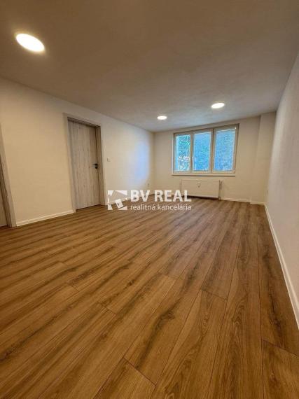 BV REAL Na prenájom 3 izbový byt Handlová FM2305