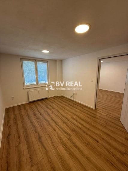 BV REAL Na prenájom 3 izbový byt Handlová FM2305