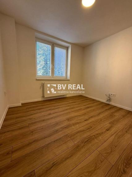 BV REAL Na prenájom 3 izbový byt Handlová FM2305