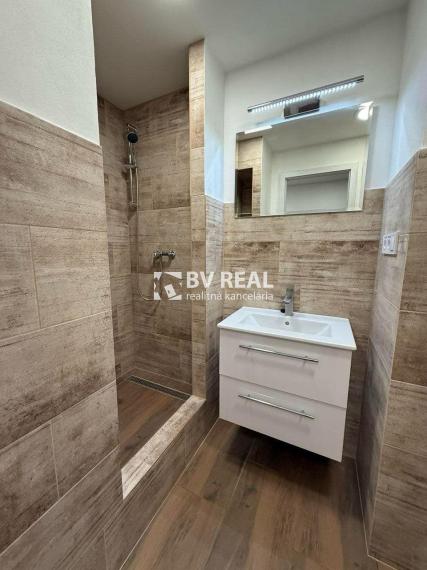 BV REAL Na predaj 3 izbový byt Handlová FM2258