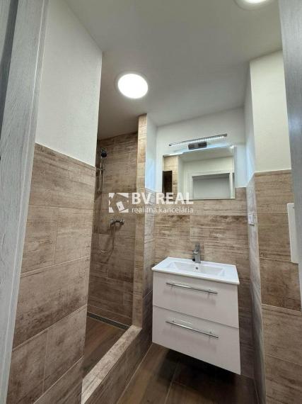 BV REAL Na predaj 3 izbový byt Handlová FM2258