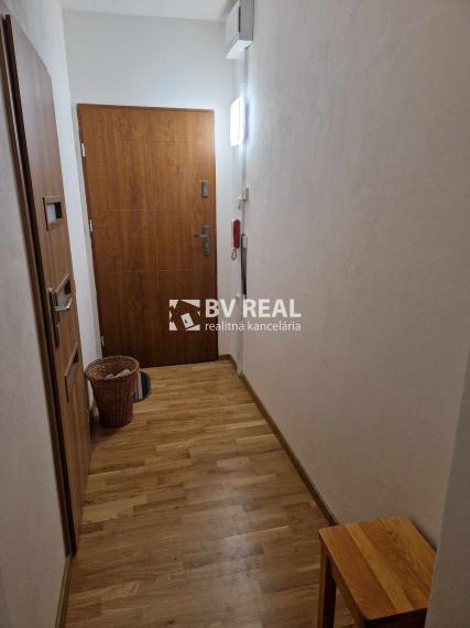 BV REAL na predaj prerobený 2 izbový byt Handlová FM2142