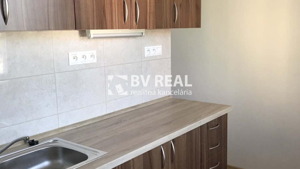 BV REAL Na prenájom 2 izbový byt Handlová FM2202