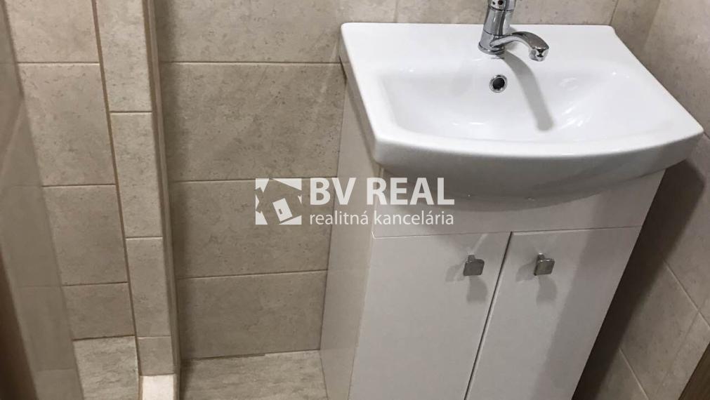 BV REAL Na prenájom 2 izbový byt Handlová FM2202
