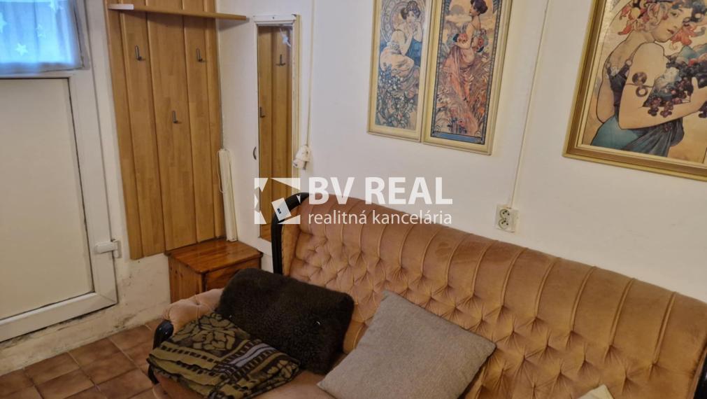BV REAL Na prenájom byt v rodinnom dome Prievidza FM2228