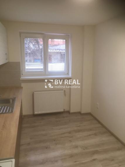 BV REAL Na prenájom 2 izbový byt Handlová FM2380
