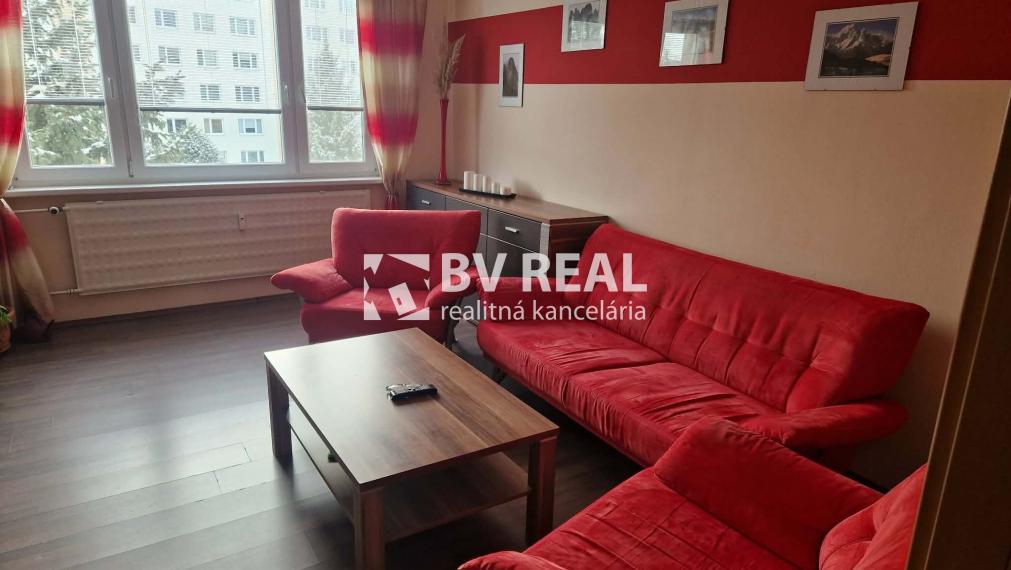 BV REAL Na predaj prerobený 3 izbový byt Prievidza FM2382